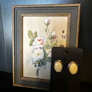 Vintage Style Ivory Oval Stud Earrings Gold Tone Minimalist Classic